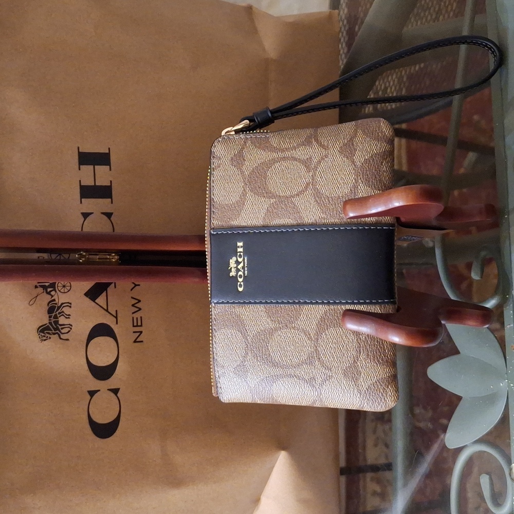 Authentic COACH Wallet/Wristlet